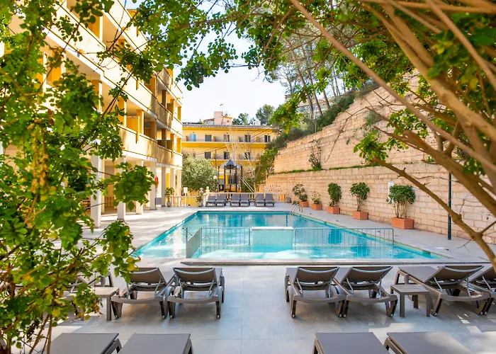 Flor Los Almendros Hotel